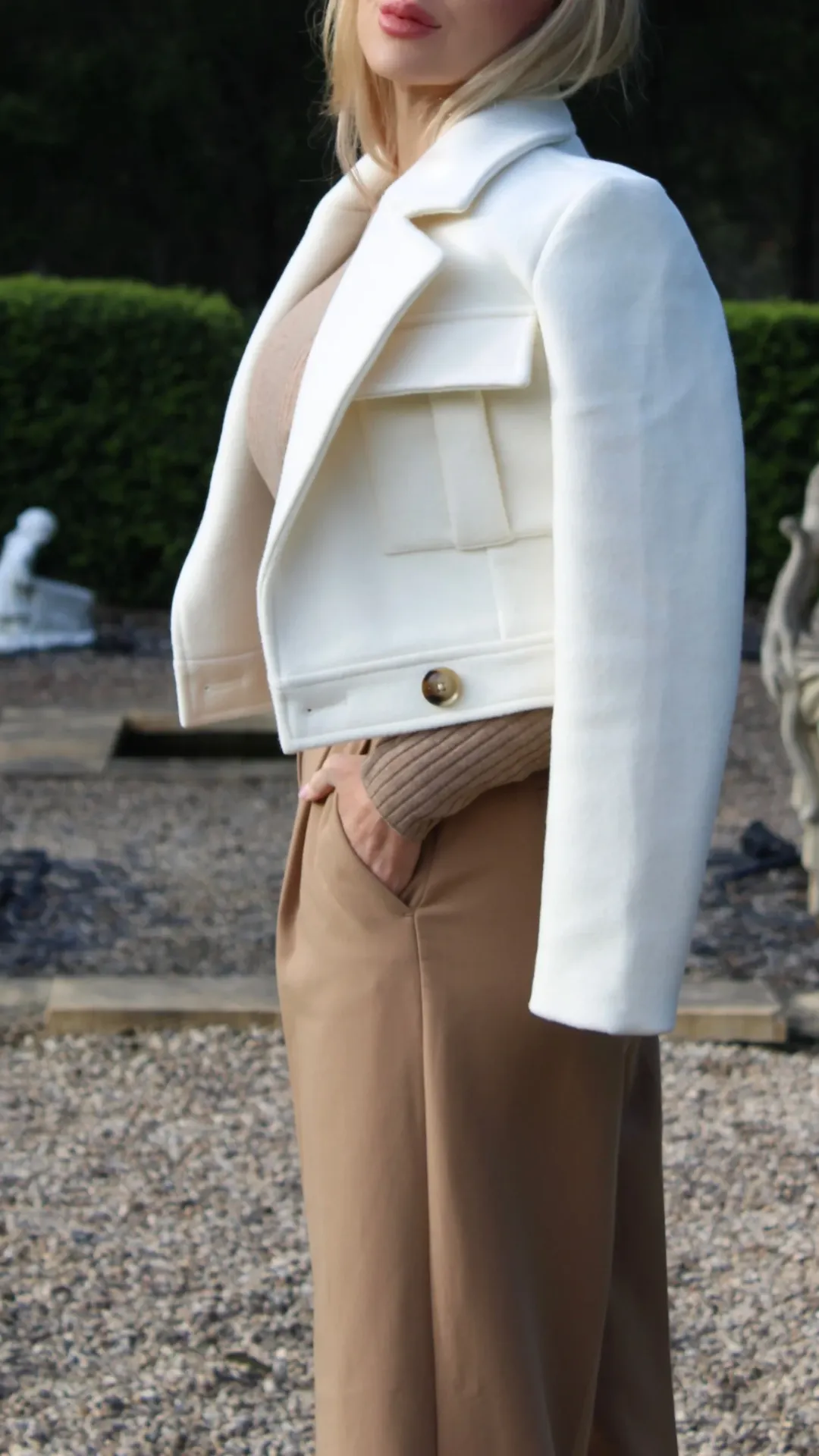 Certainly! Here is a suggestion for an optimized title for the product:

Clara Womens Stylish Wool Jacket with Premium Lining