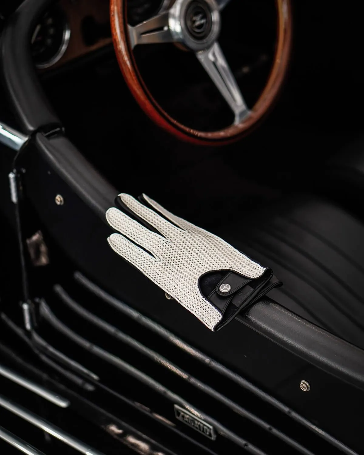 HERITAGE - Stringback Driving Gloves - Black