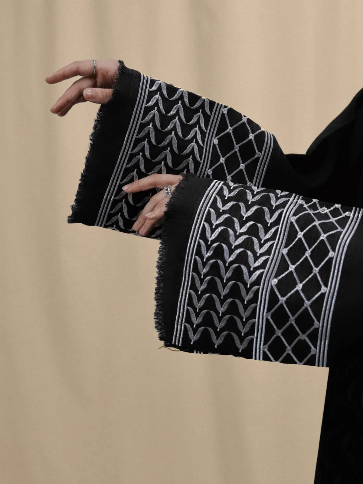 Keffiyeh Pearl Abaya - Black