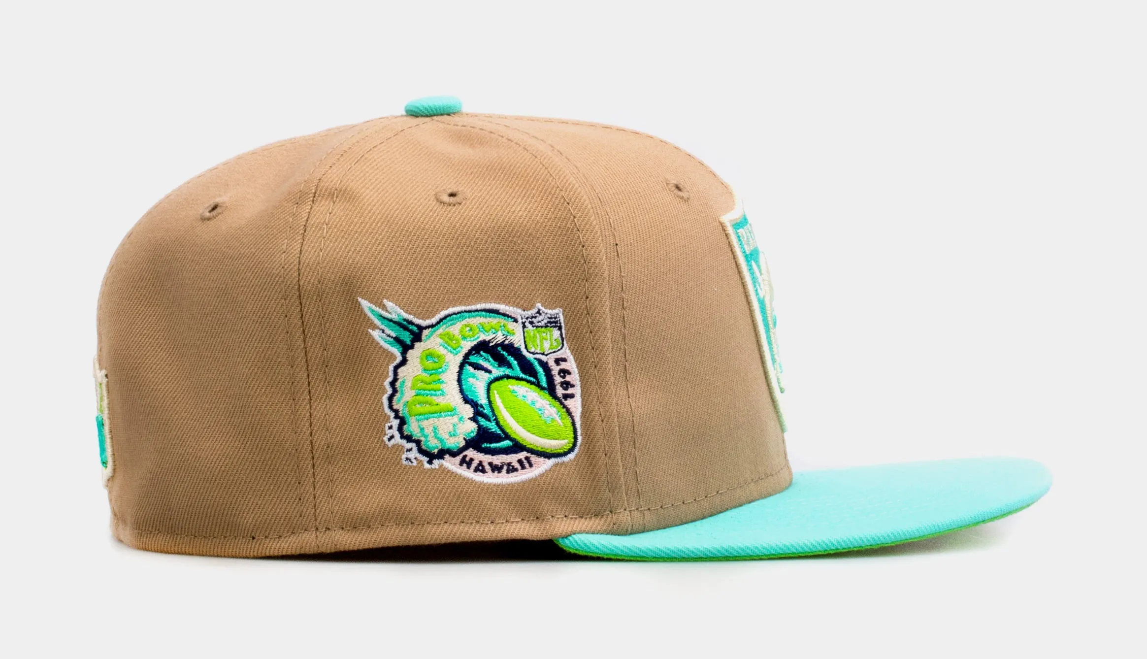 Shoe Palace Exclusive Winter Wonderland Las Vegas Raiders 59Fifty Mens Fitted Hat (Beige/Blue)
